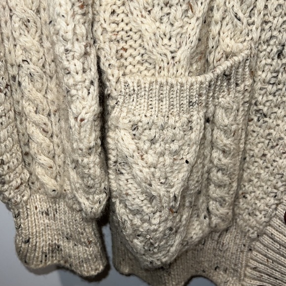 Crafts & Woollens Handmade 100% New Wool Cardigan Sweater - Picture 3 of 5